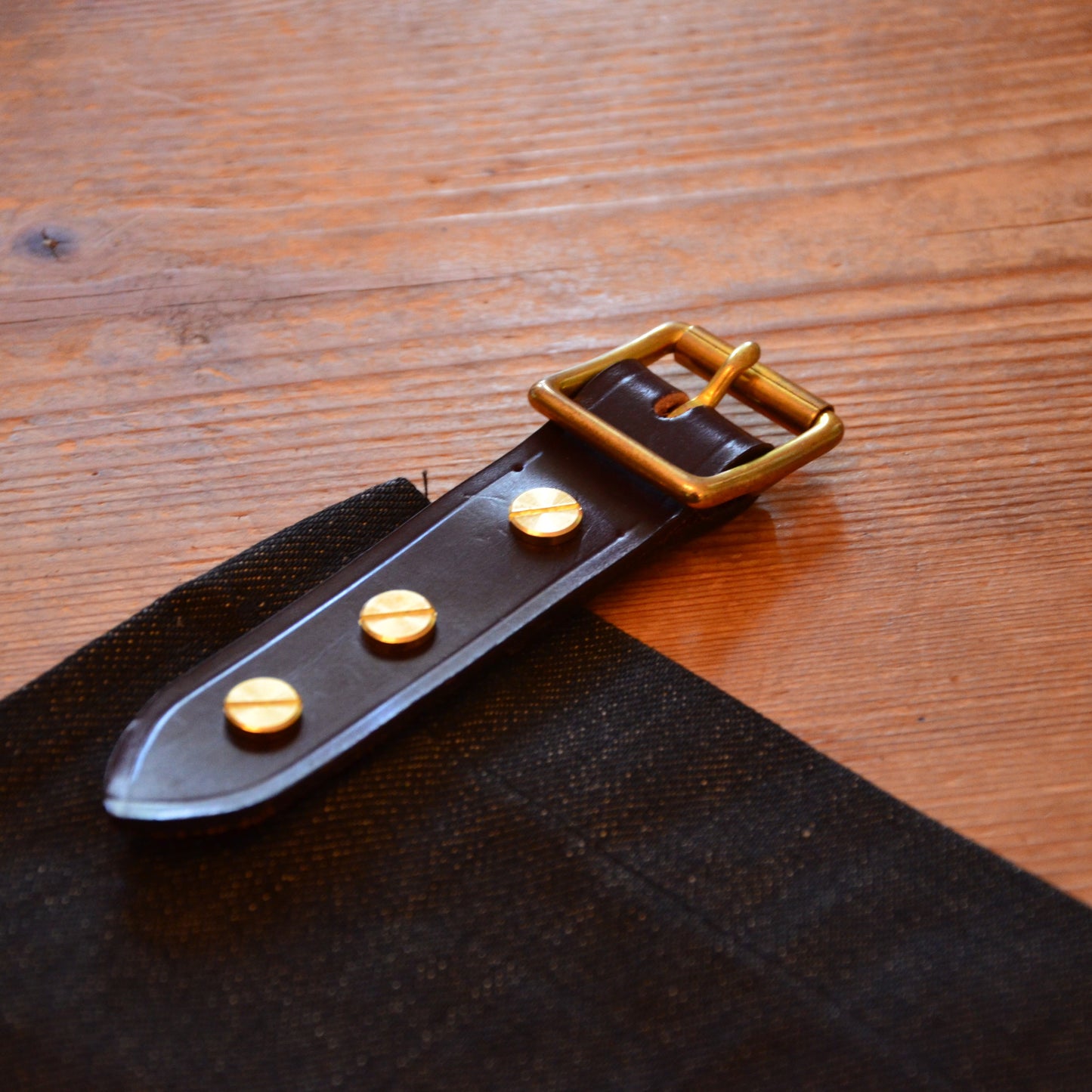 selvedge denim apron leather strap detail