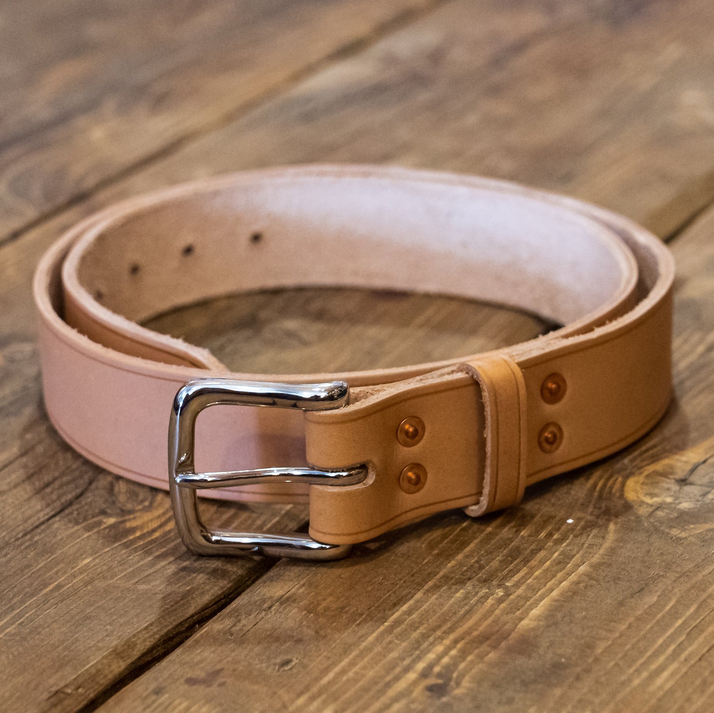 vegitable tanned leather belt with riveted nickel buckle